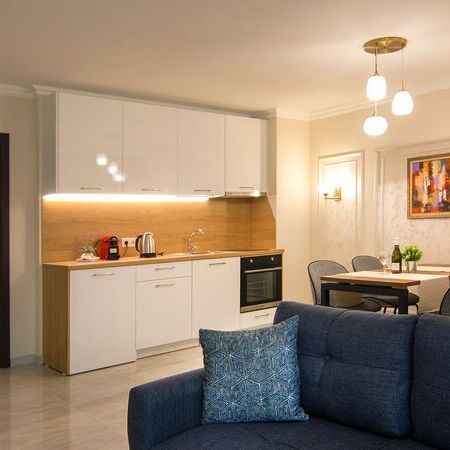 Wohnzimmer mit Küche und Esszimmer